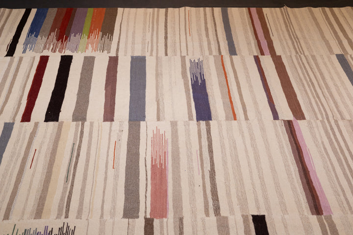 Fine Vintage Scandinavian Kilim Rug 8'4'' x 12'2''