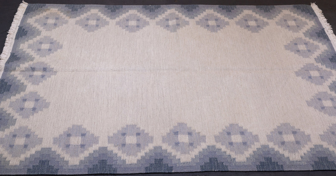 Fine Vintage Swedish Kilim Rug 4'1'' x 5'8''