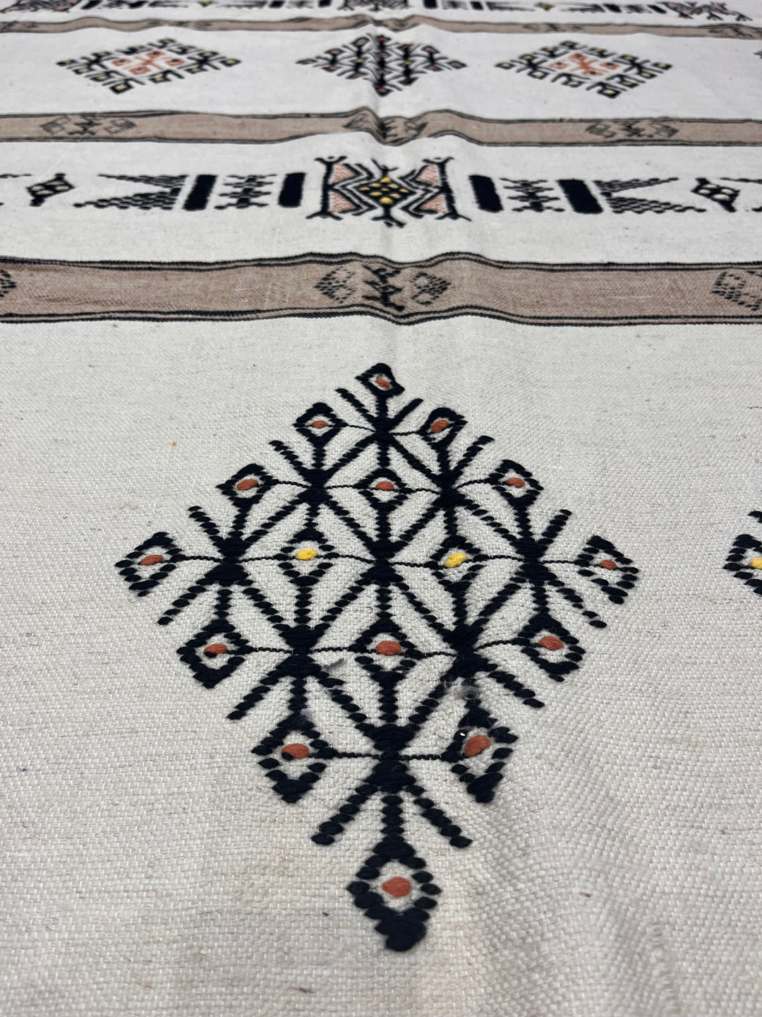 Fine Vintage Moroccan Rug 5'10" x 8’5"