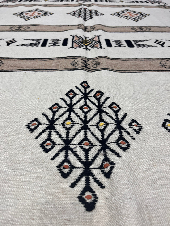 Fine Vintage Moroccan Rug 5'10" x 8’5"