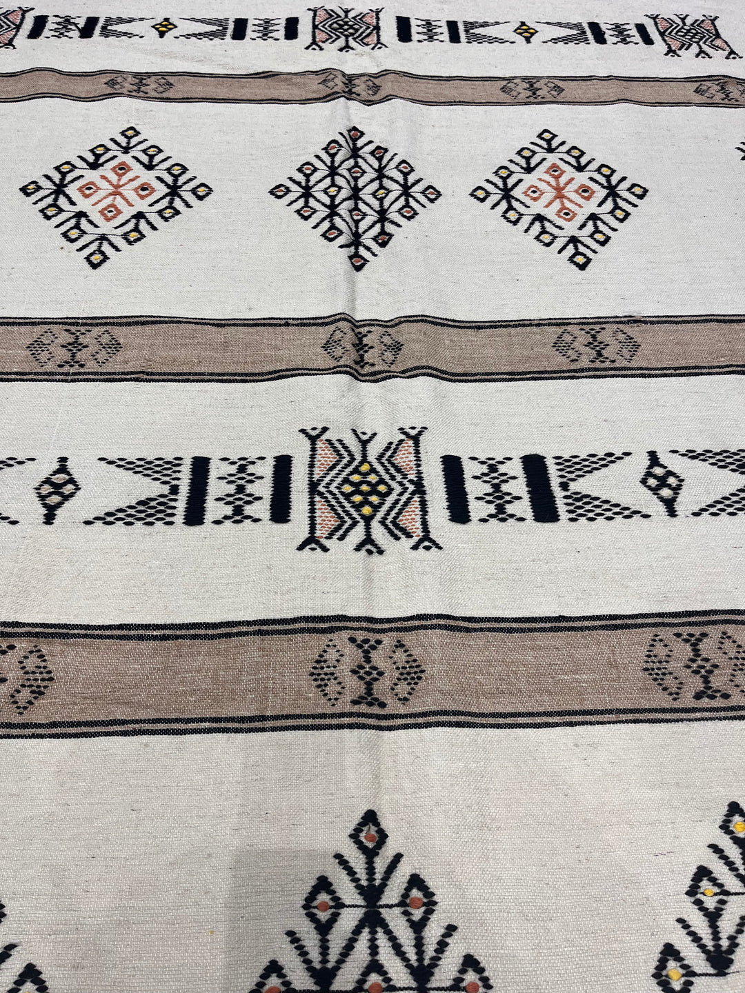 Fine Vintage Moroccan Rug 5'10" x 8’5"