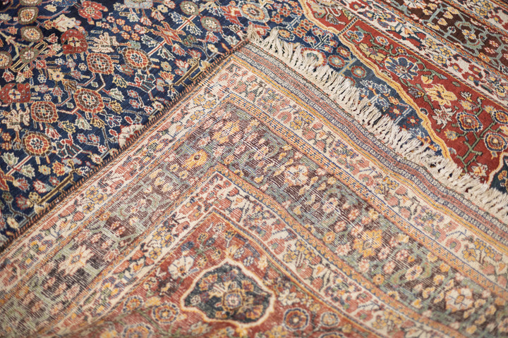 Fine Antique Persian Qashqai Rug 5'7'' x 8'10''